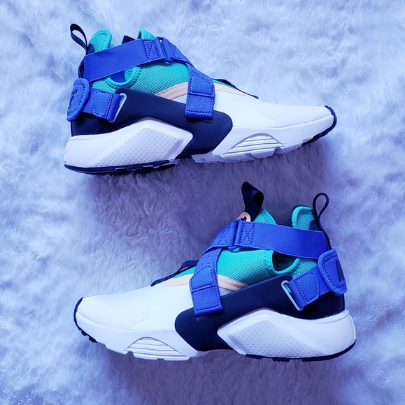 Nike Shoes - New Womens Nike Air Huarache City